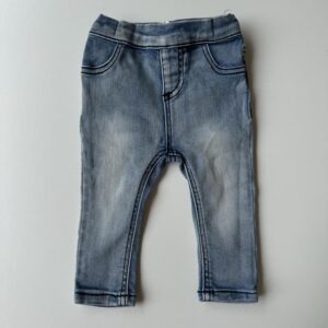 Light washed skinny jeans