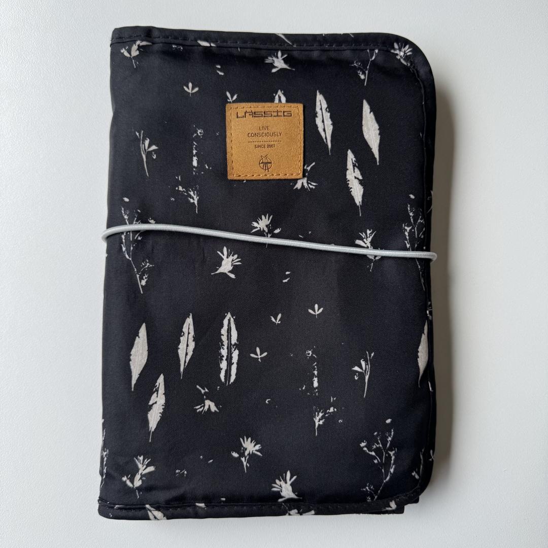 Black & white printed changing pouch