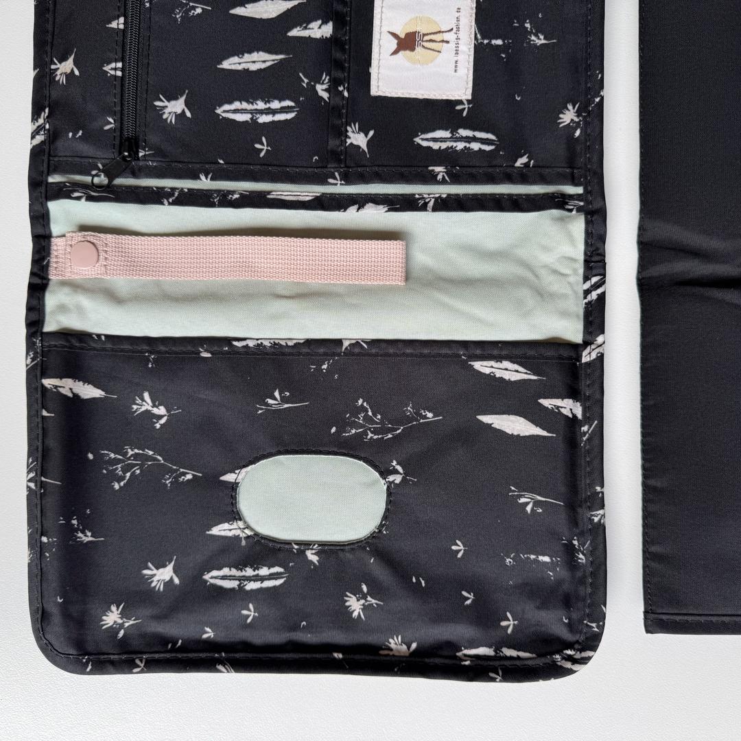 Black & white printed changing pouch - Image 3
